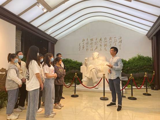 说明: E:\bevitor伟德重要获奖\照片素材\2、“法学+宪法”\五四宪法讲解.jpg