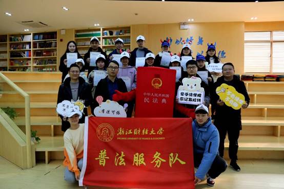 说明: E:\bevitor伟德重要获奖\照片素材\1、“保驾护航”普法宣传照片\2020年11月赴月雅河小学开展普法志愿服务活动.jpg